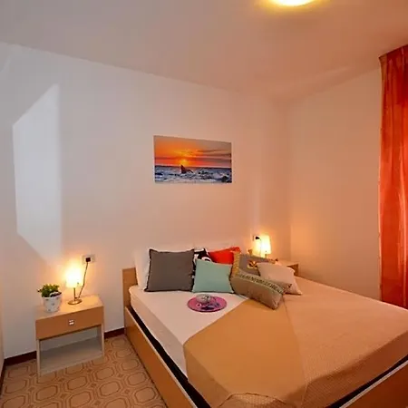 Cozy Flat In A Surrounded By A Garden Ξενοδοχείο Μπιμπιόνε